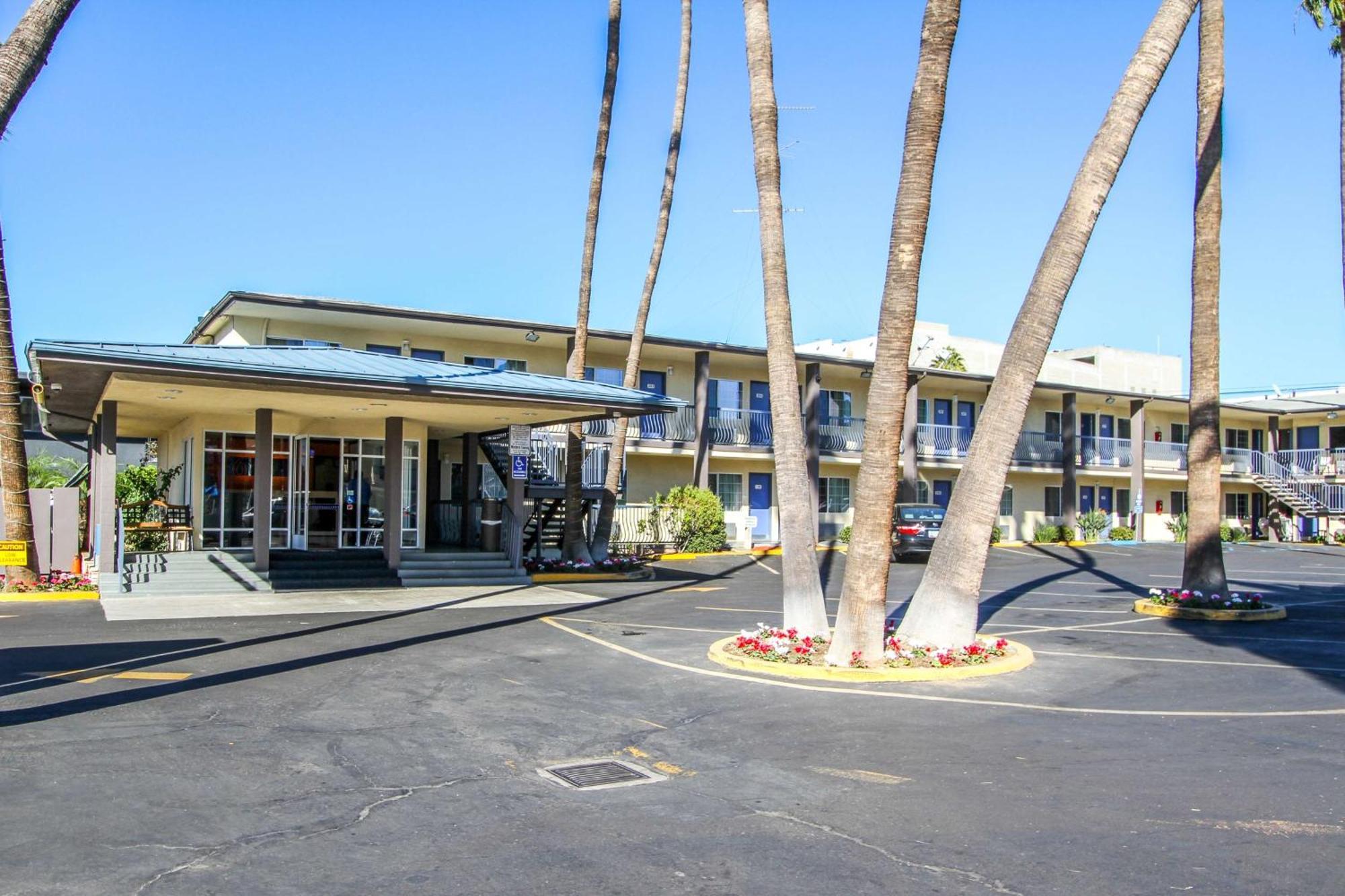 Motel 6 San Diego, Ca Airport Harbor Экстерьер фото